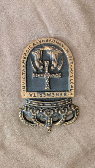 Escudo Oviedo: Invicta Heroica