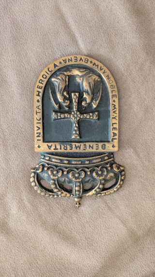 Escudo Oviedo: Invicta Heroica
