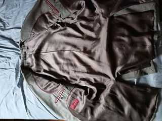 Emilio Tucci gris recién sacado de la tintorería 