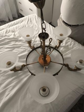 Lampara antigua dorada y blanca