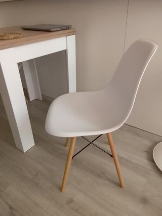 2 Sillas diseño moderno blancas