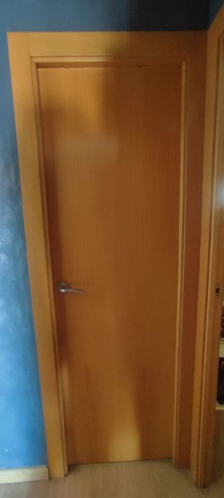 Puertas haya vaporizada
con manetas y tapetas incl