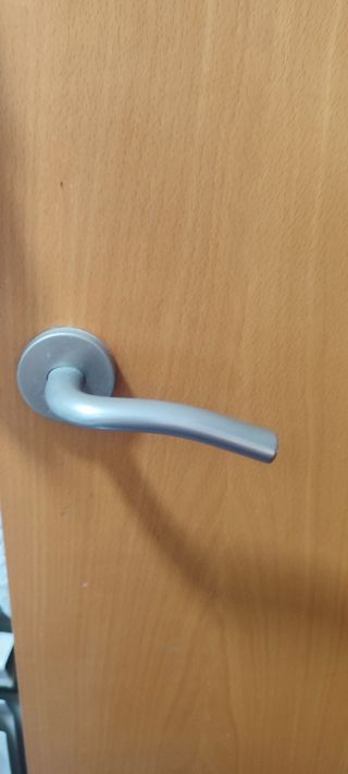 Puertas haya vaporizada
con manetas y tapetas incl