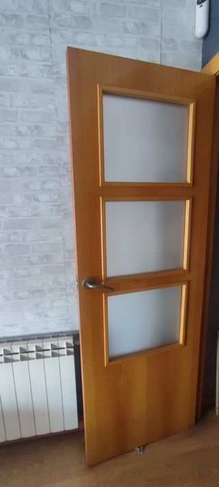 Puertas haya vaporizada
con manetas y tapetas incl