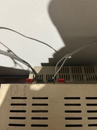 Equipo de música Sony con altavoces