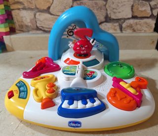 Juguetes bebé: sonajero, piano y torre