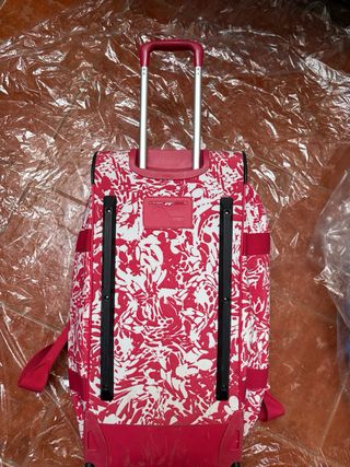 Kipling maleta-mochila roja y blanca