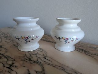 Juego de floreros y jarra antiguos