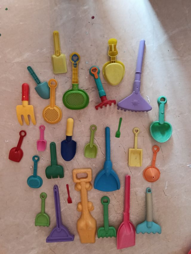 Juguetes playa, moldes, palas, cubos etc