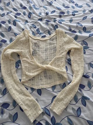Top Bershka manga larga beige