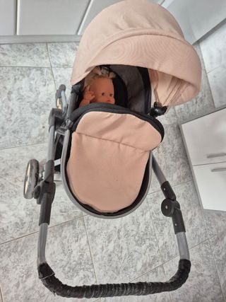 Carrito de paseo con muñeca