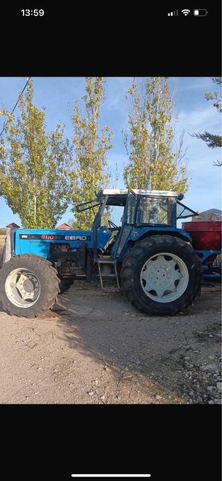 Tractor Ebro Kubota con pala