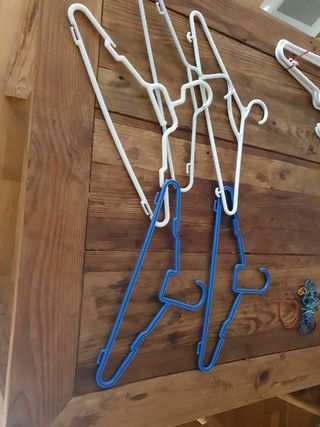 Perchas plásticas - 5uds