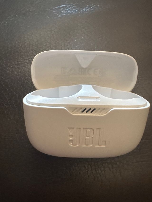 Auriculares JBL Tune 130 NC blancos