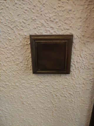 Interruptor de luz marrón