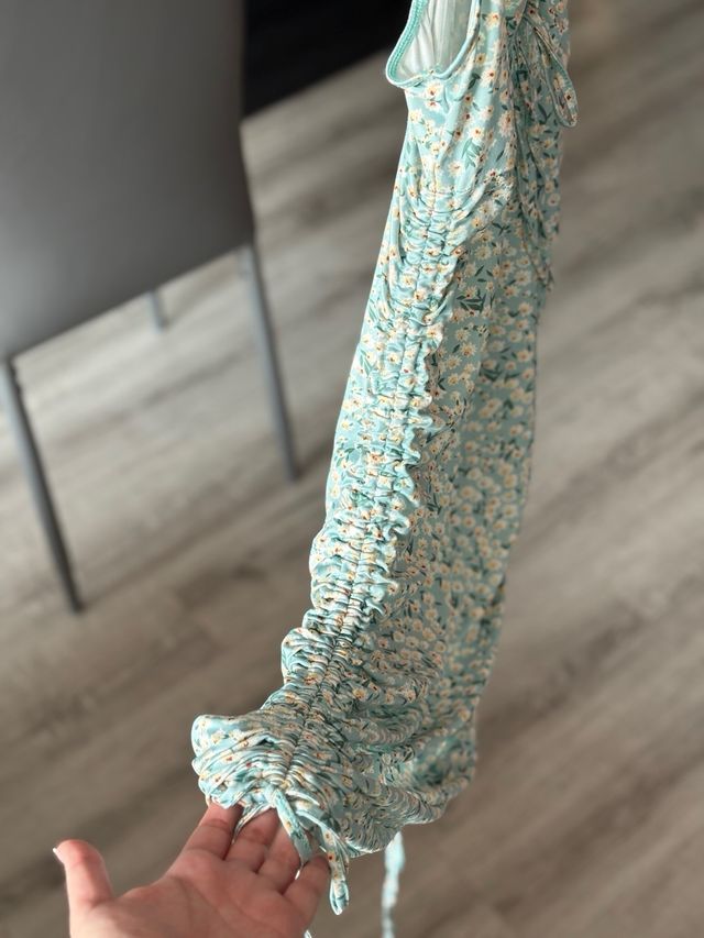 Vestido ceñido floral 