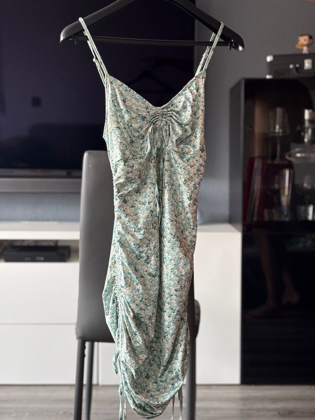 Vestido ceñido floral 