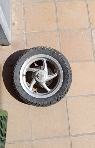 Rueda Piaggio Zip: Llanta Delantera
