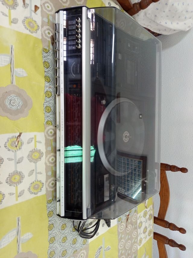 Grundig Studio 3010: Tocadiscos, radio y cassette