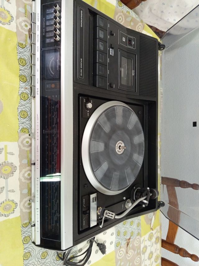 Grundig Studio 3010: Tocadiscos, radio y cassette