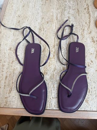 Sandalias Zara Moradas planas pedrería