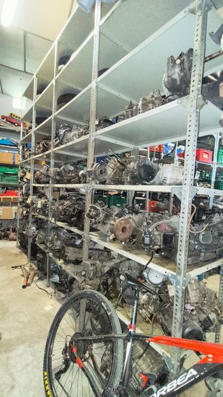 Liquidación taller y almacén de motos 