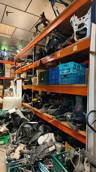 Liquidación taller y almacén de motos 