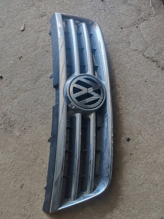 Rejilla frontal VW touareg r5 2004