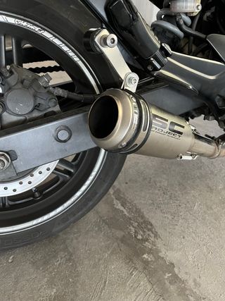 Honda CBF600N - Moto negra mate