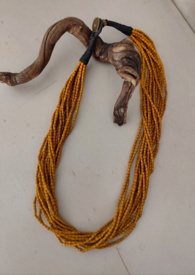 Collar antiguo de vidrio Naga