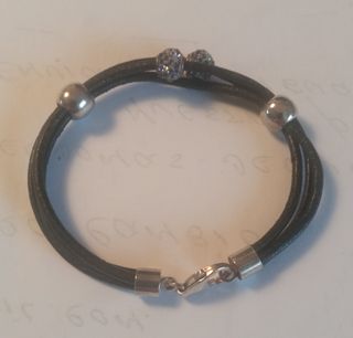 Pulsera cuero negra plata