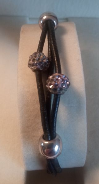 Pulsera cuero negra plata
