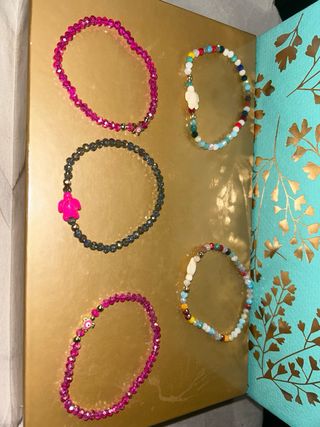 Pulseras brillantes multicolor