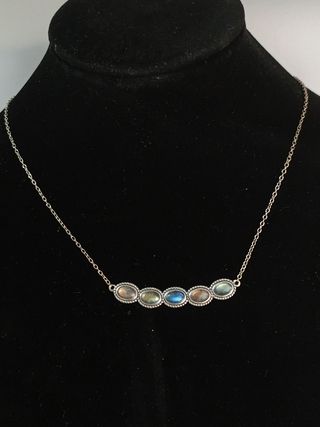 Collar de plata con labradorita