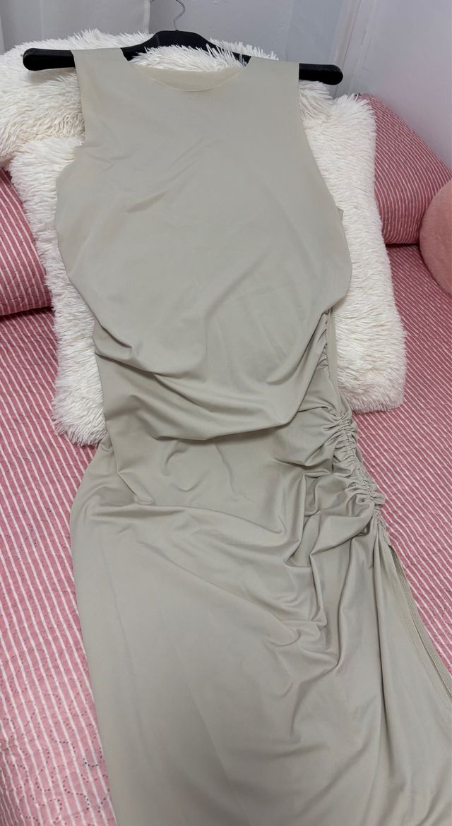 Vestido beige ajustado