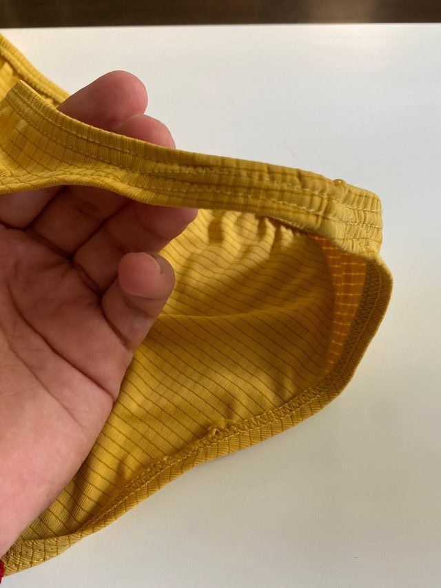 Slip amarillo hombre