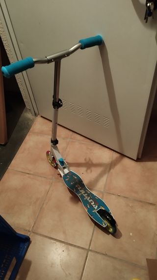 Patinete infantil, plegable.

