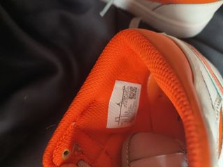 Nike Air Jordan 1 grises y naranjas