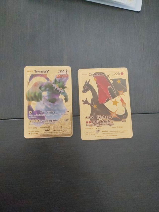 Carta Pokémon Tornadus & Charizard V