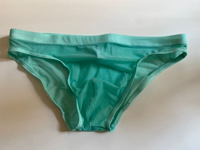 Calzoncillos turquesa transparentes