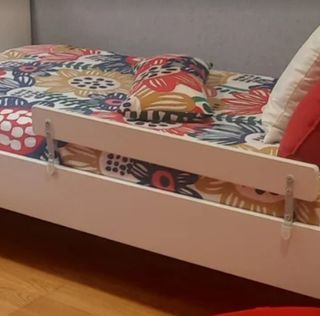 Cama infantil blanca c/barrera