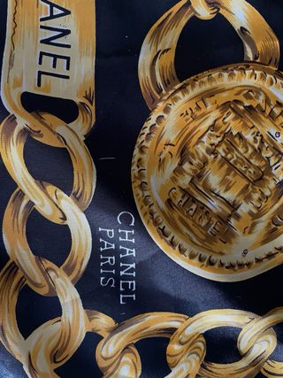 Pañuelo Chanel seda negro-dorado