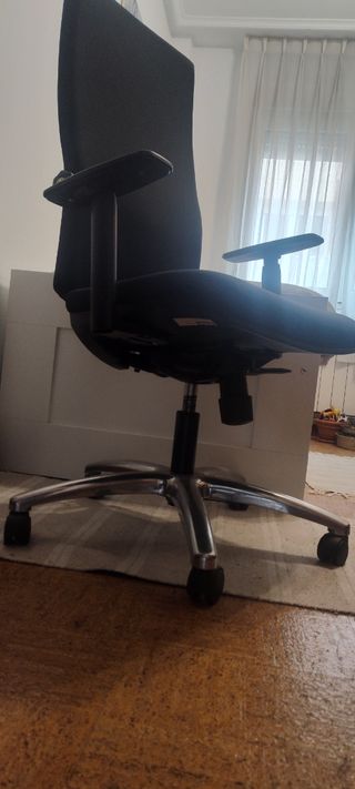 Silla oficina ergonómica regulable y respaldo alto