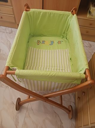 Minicuna madera ruedas bebé