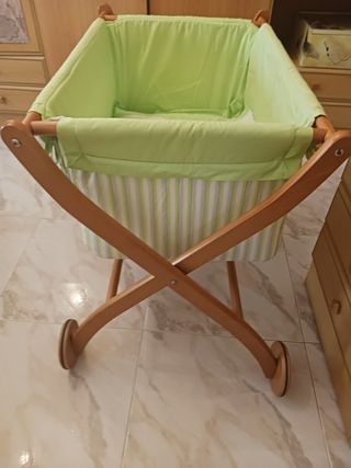 Minicuna madera ruedas bebé
