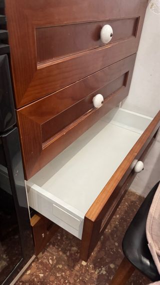 Cocina de madera marrón instalada en 2018