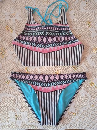 Top bikini negro y rosa