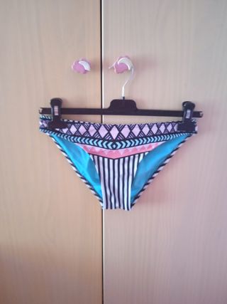 Top bikini negro y rosa