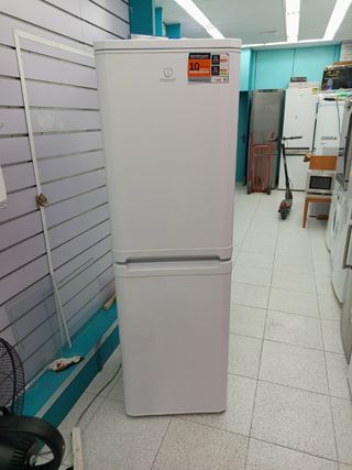 Nevera Indesit - nueva con tara 