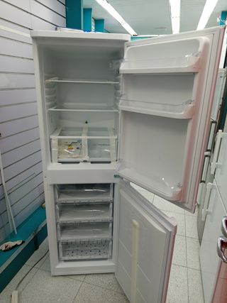 Nevera Indesit - nueva con tara 